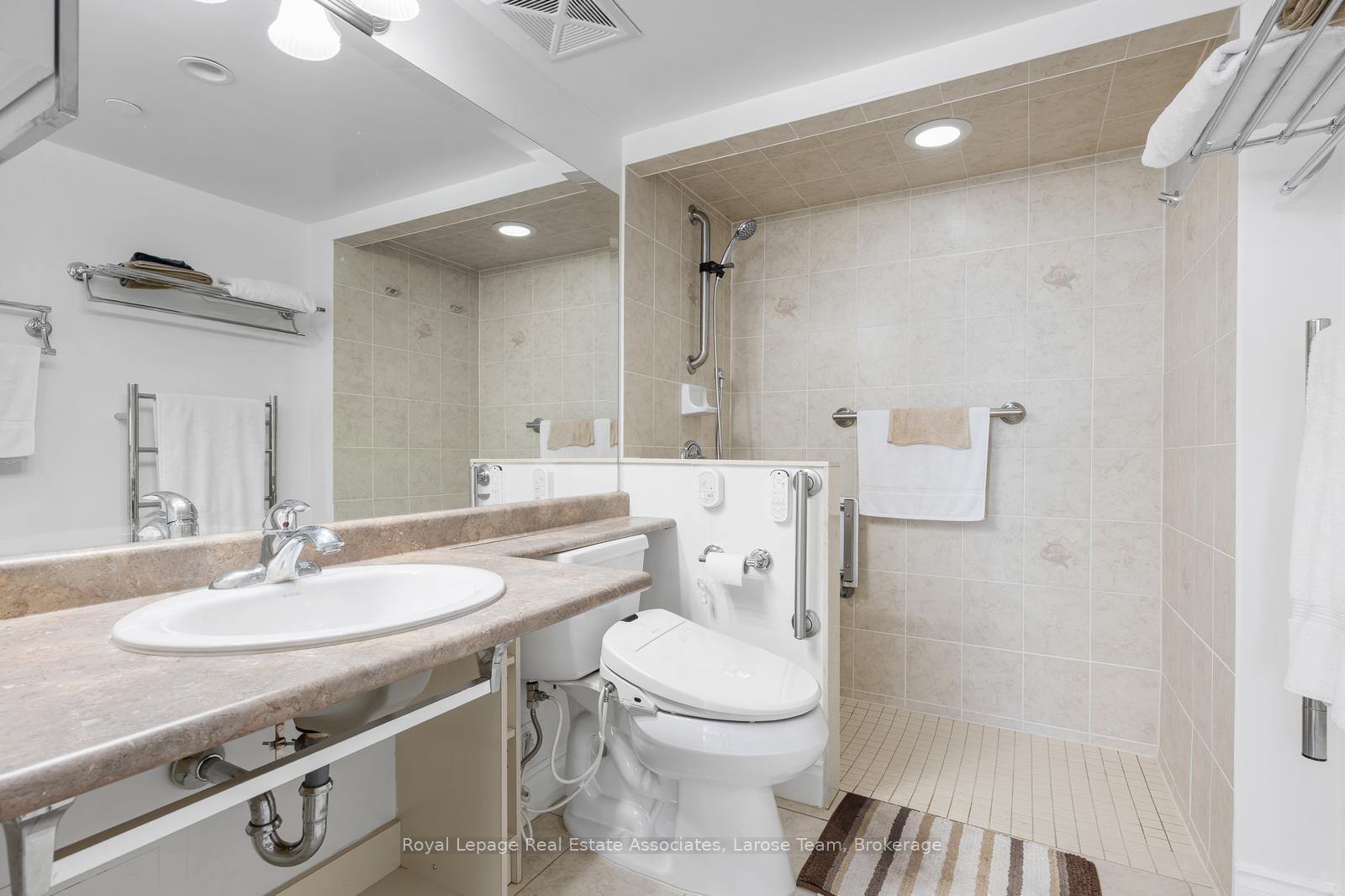 3 Marine Parade Drive 2101, Toronto Unit: 2101