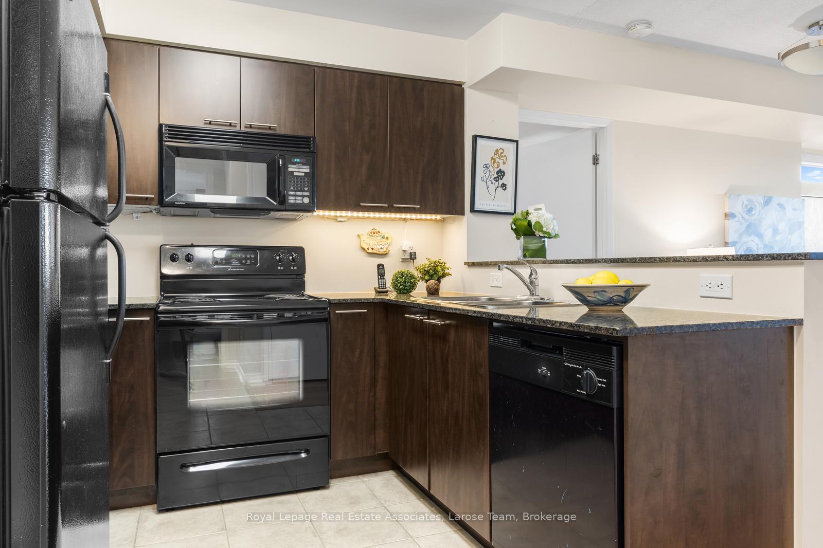 1050 The Queensway 611, Toronto Unit: 611