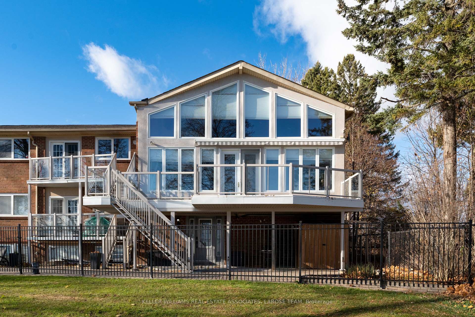 75 Maple Avenue S 4