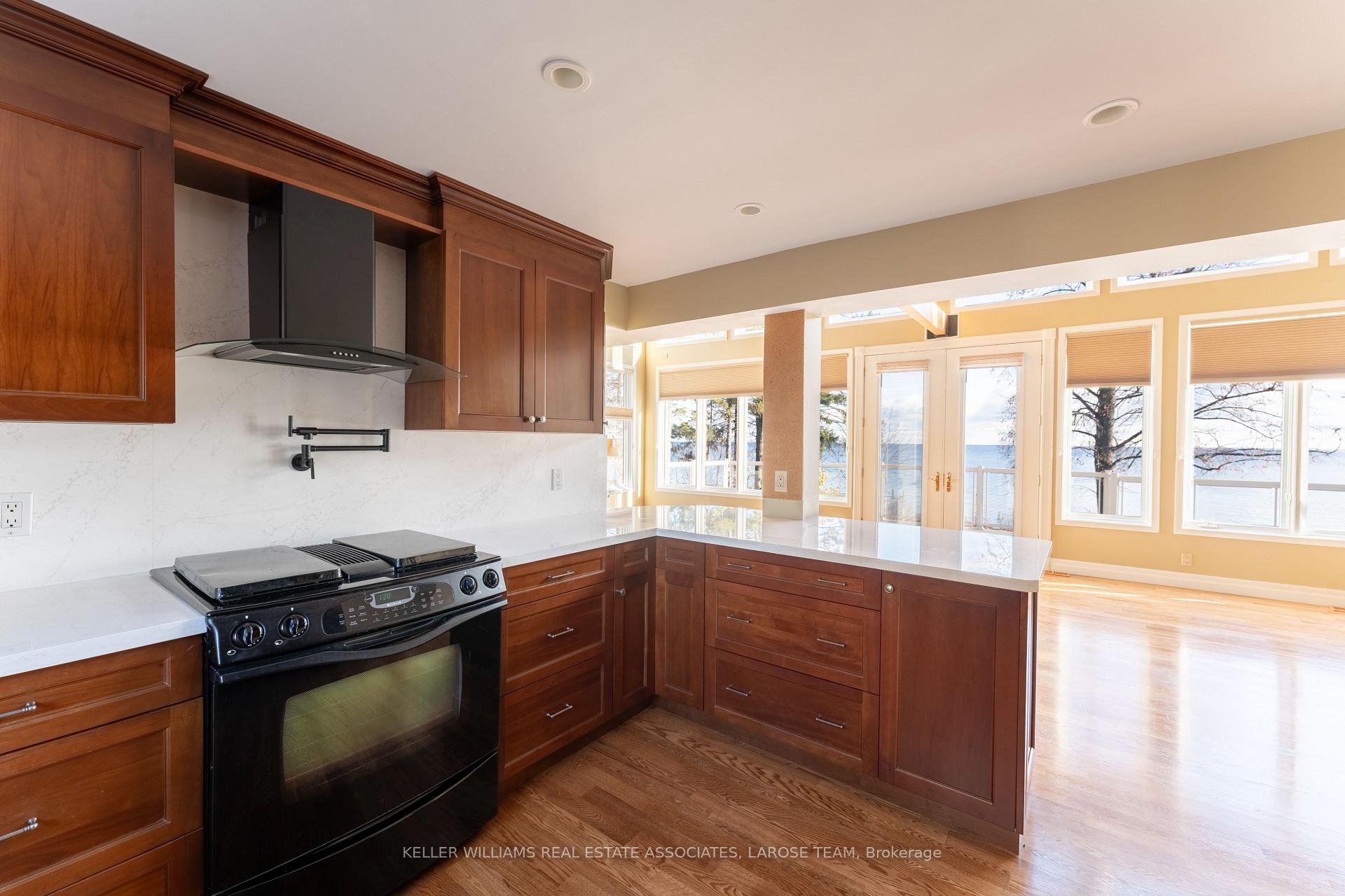 75 Maple Avenue S 4