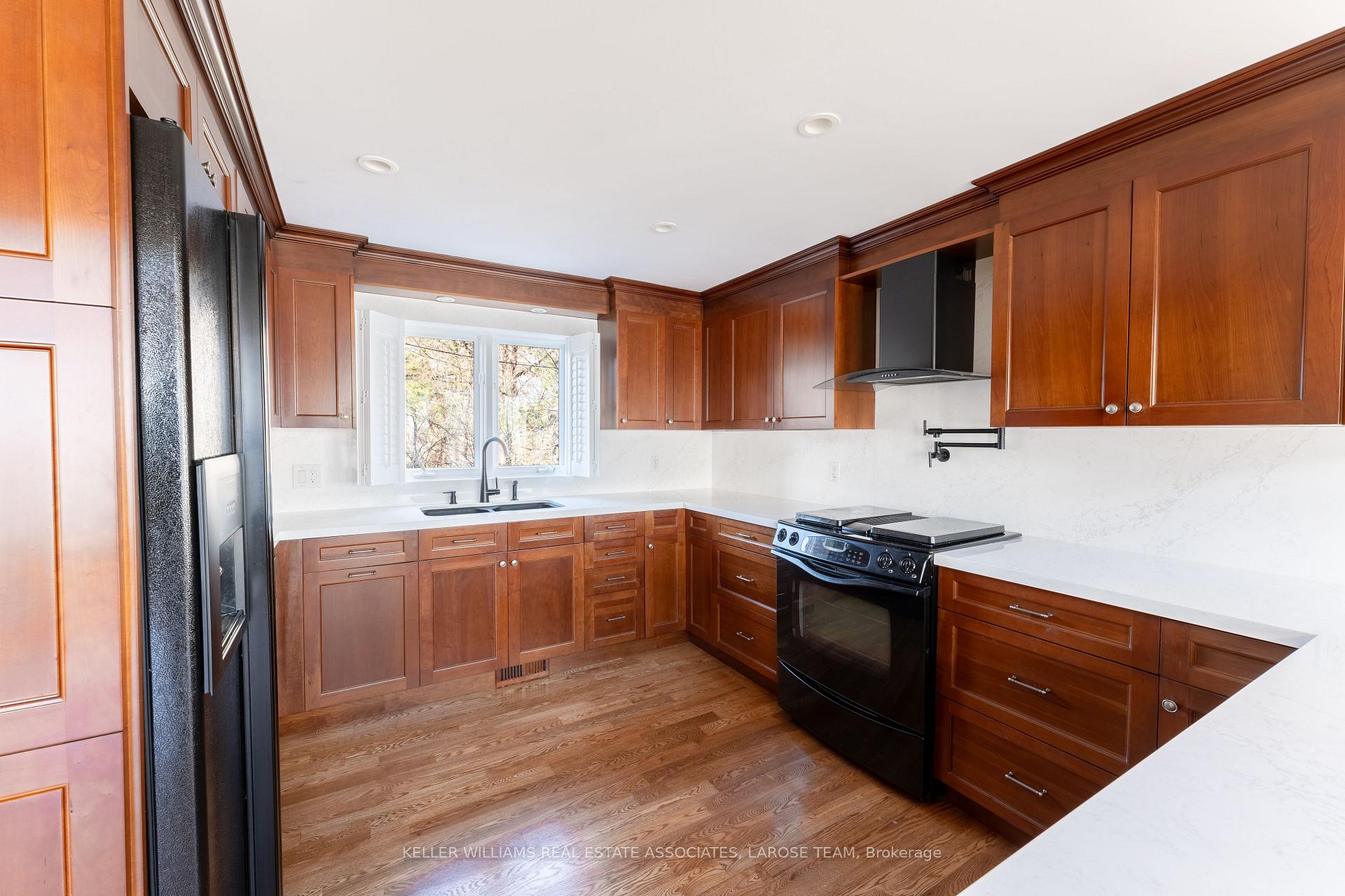 75 Maple Avenue S 4