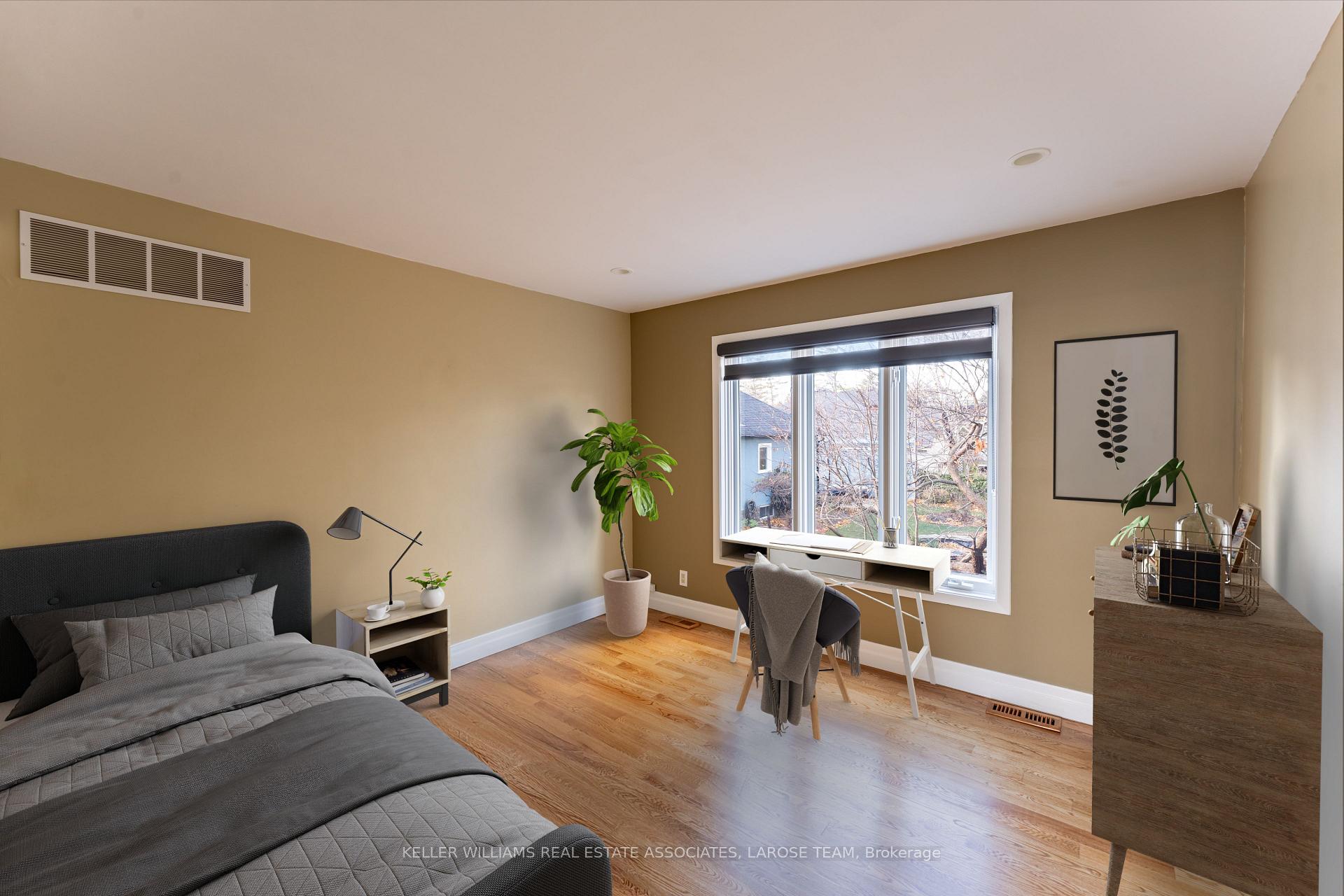 75 Maple Avenue S 4