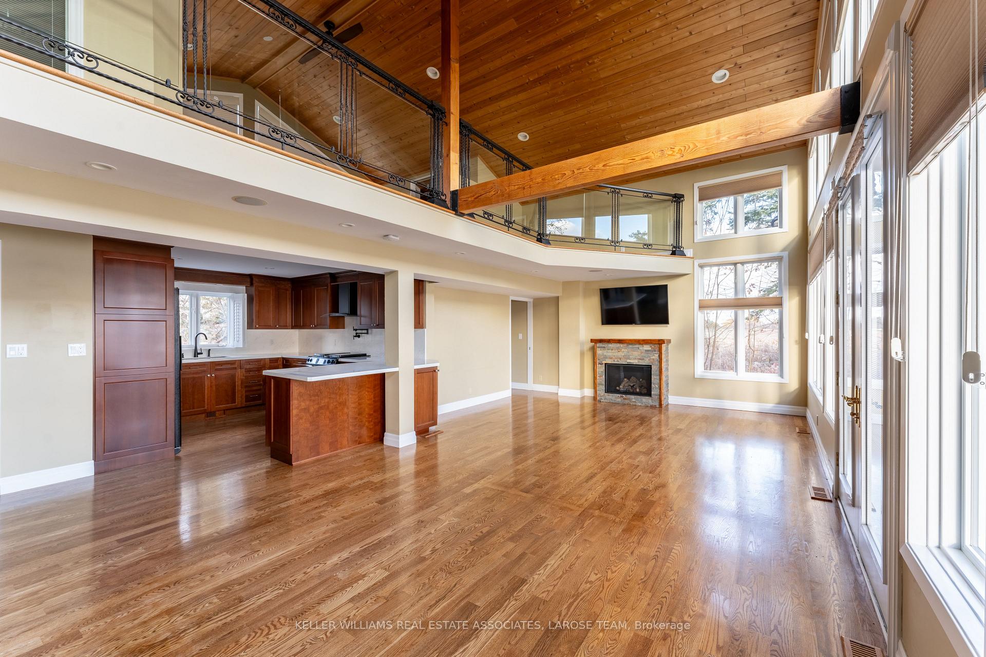75 Maple Avenue S 4