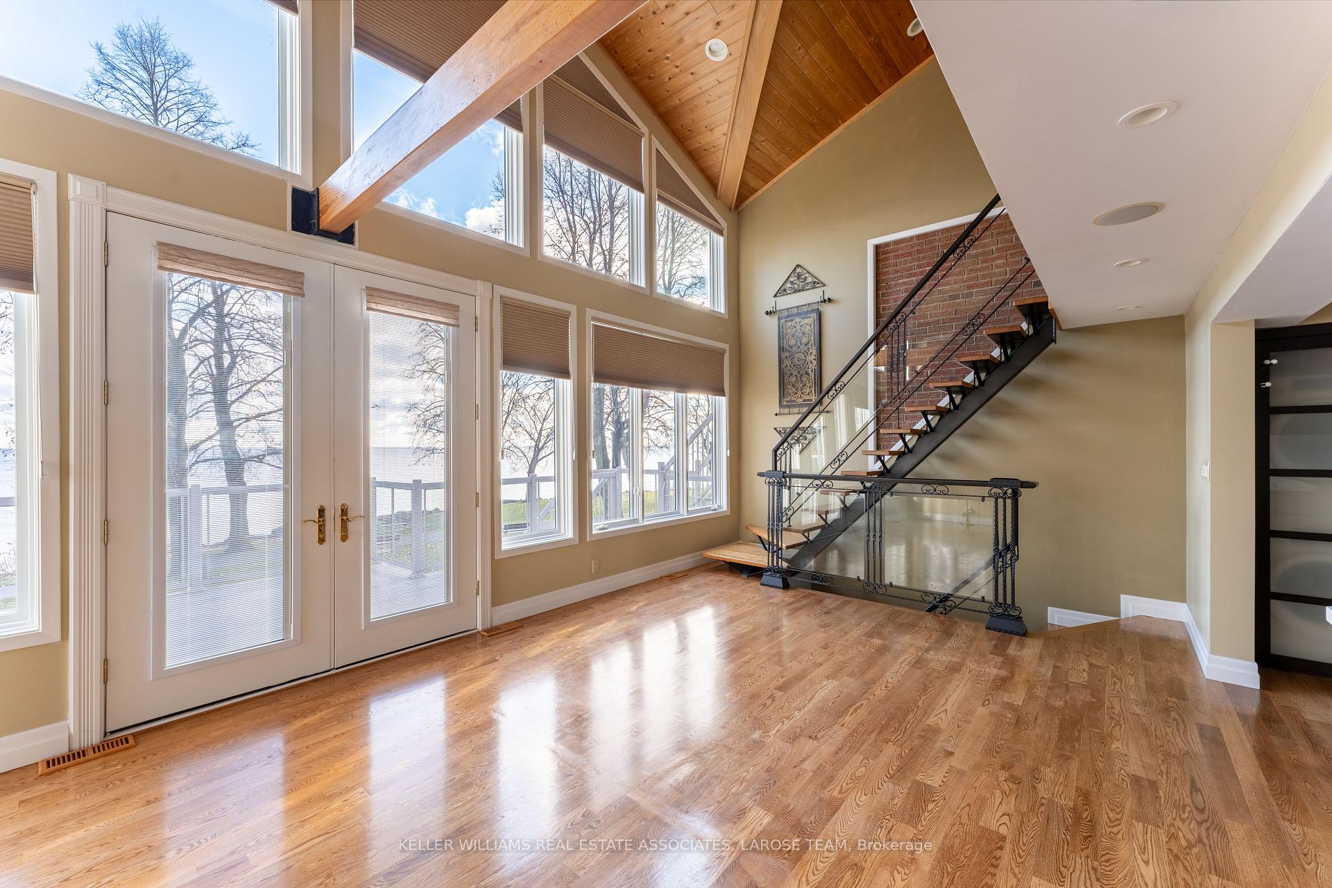 75 Maple Avenue S 4