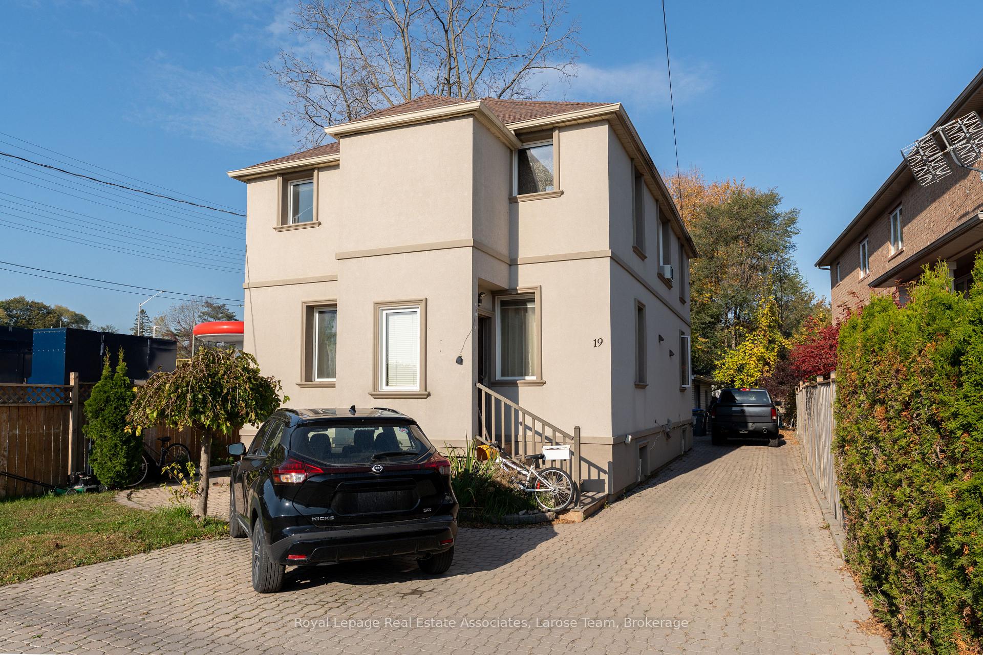 19 Troy Street Mississauga On Ca L5g 1s6 W14132756