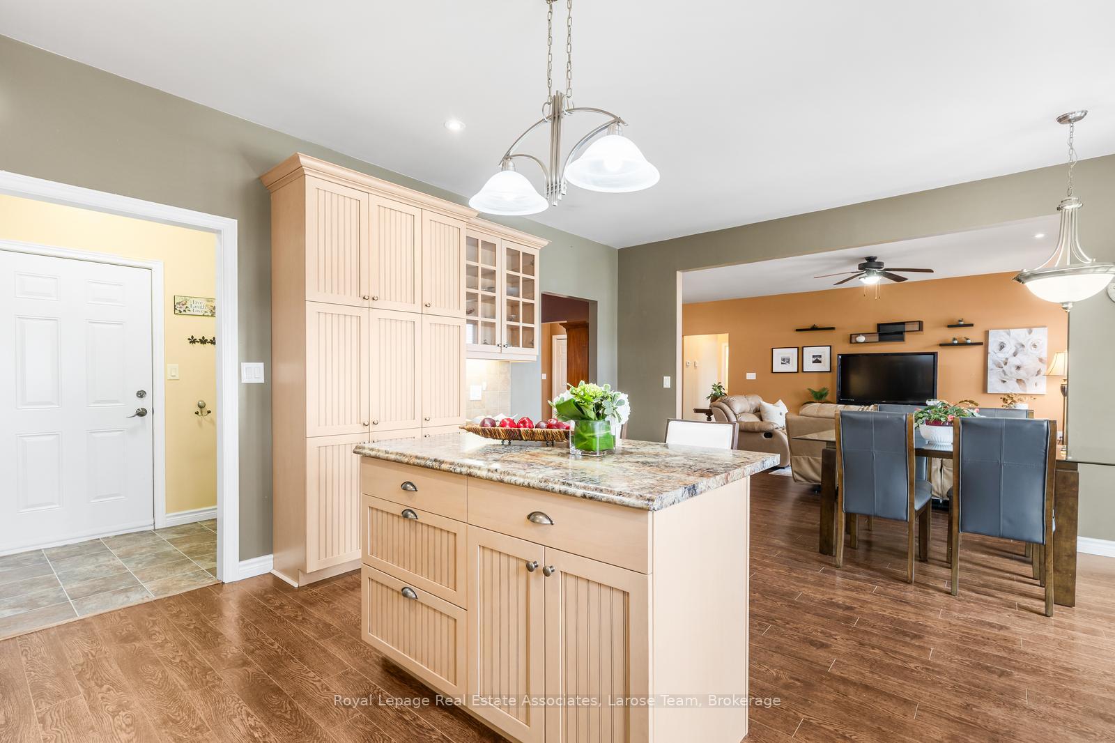 5484 Attema Crescent