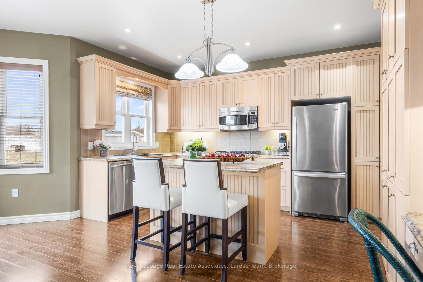 5484 Attema Crescent