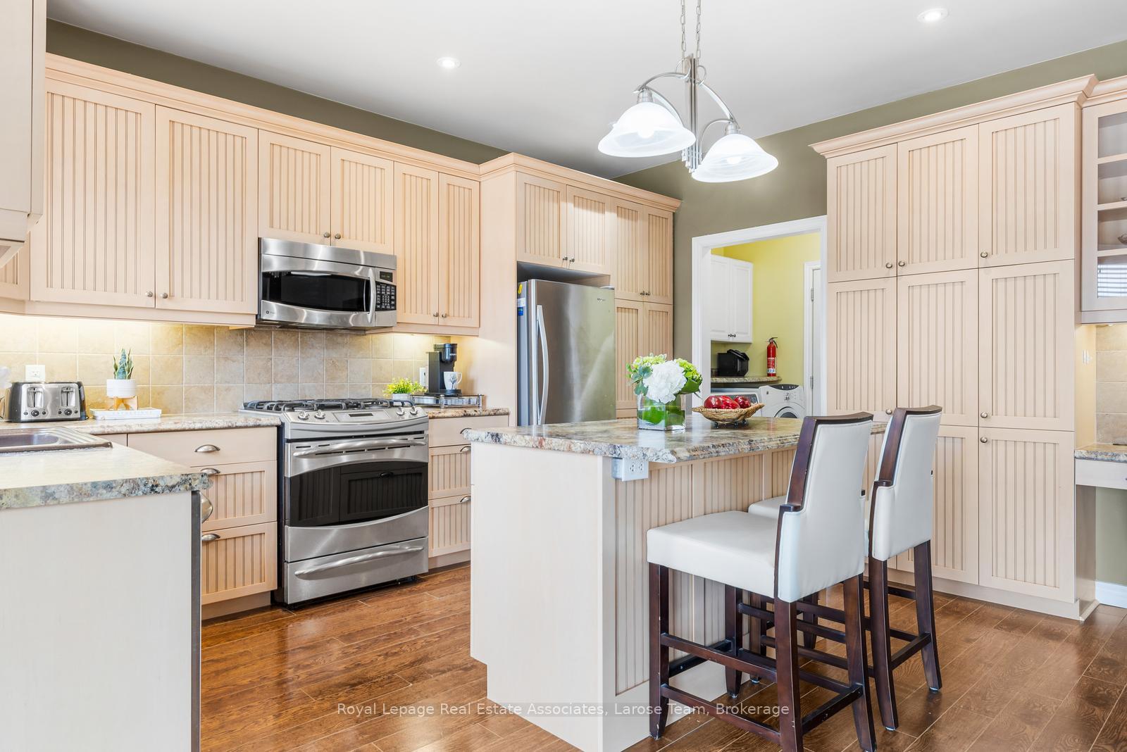 5484 Attema Crescent