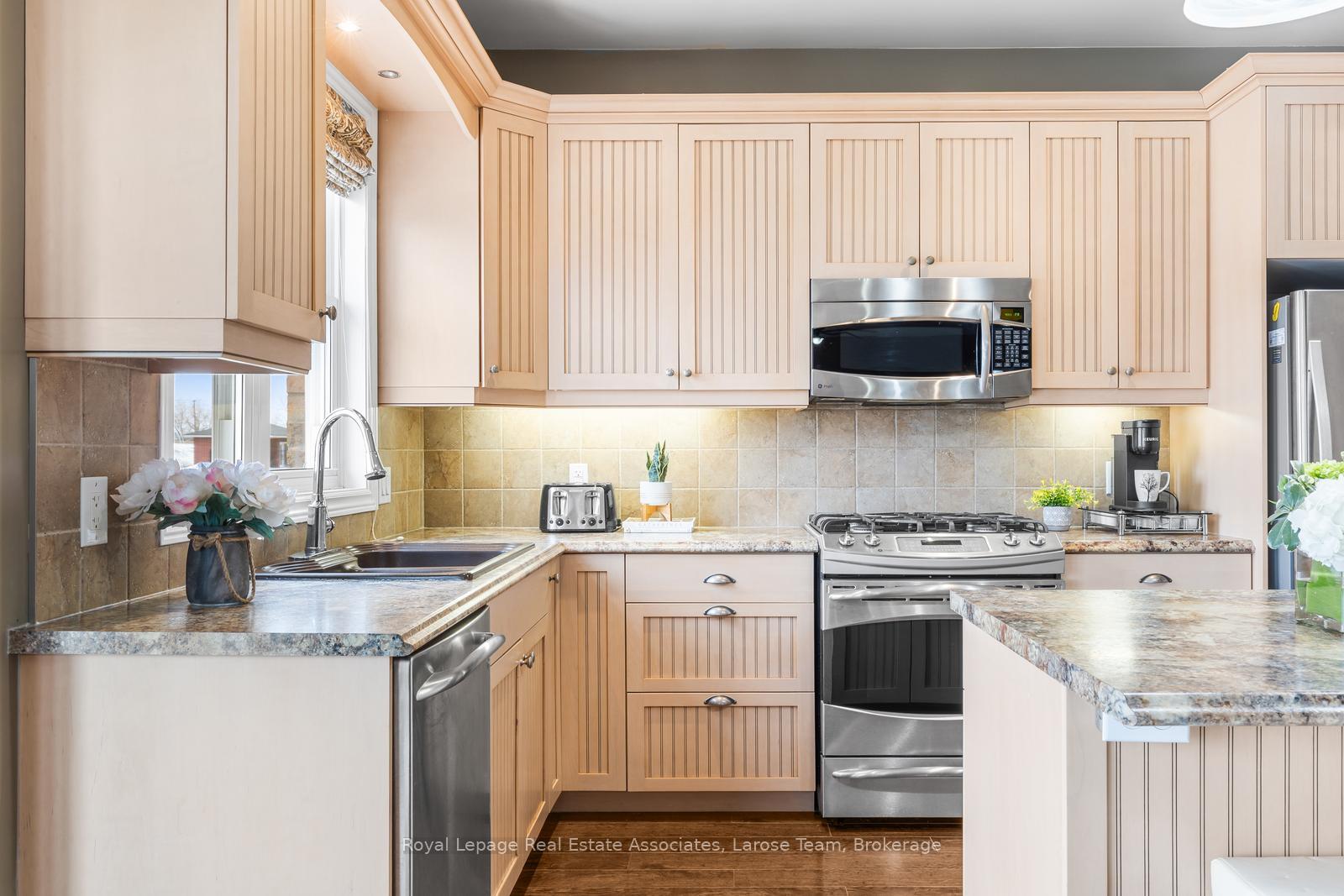 5484 Attema Crescent