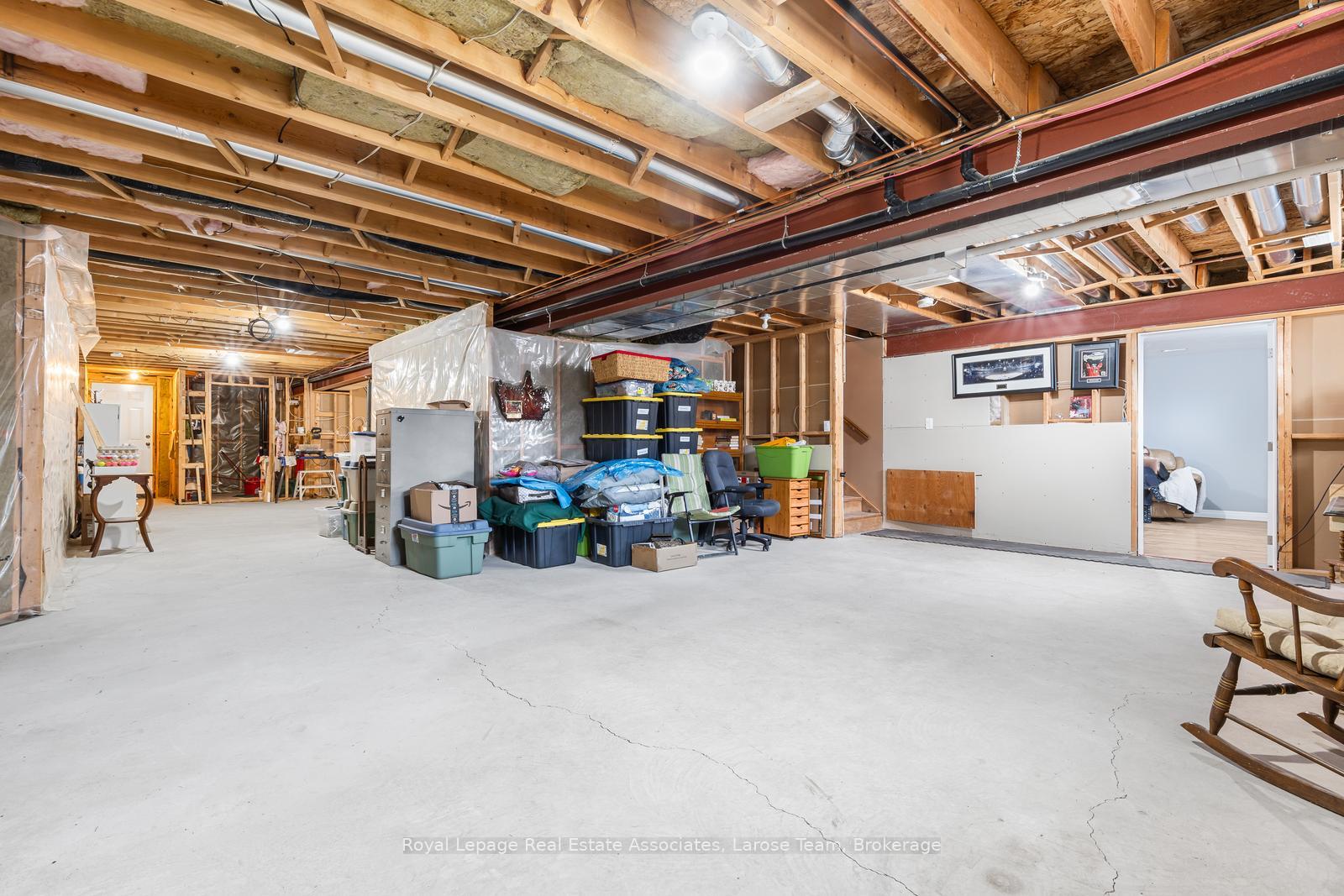 5484 Attema Crescent