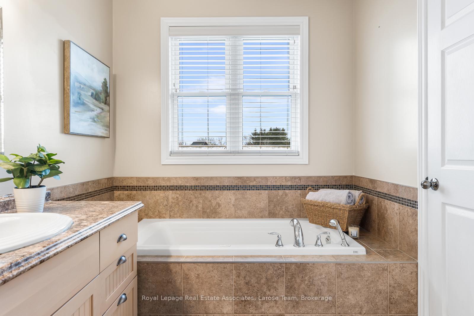 5484 Attema Crescent