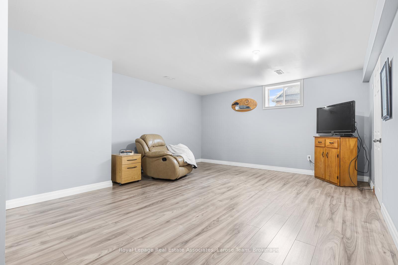 5484 Attema Crescent