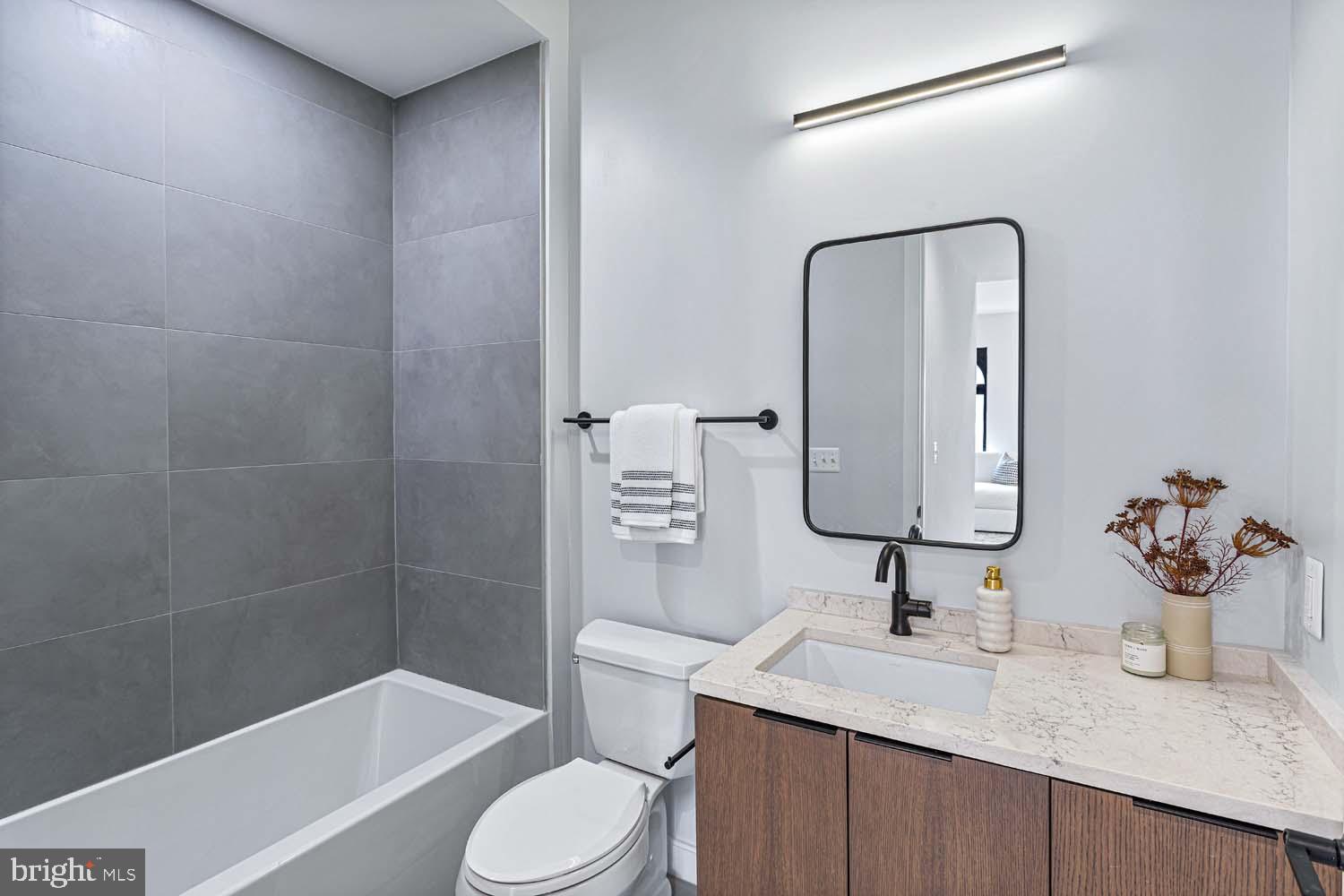 2525 Pennsylvania AVENUE NW Unit: 304