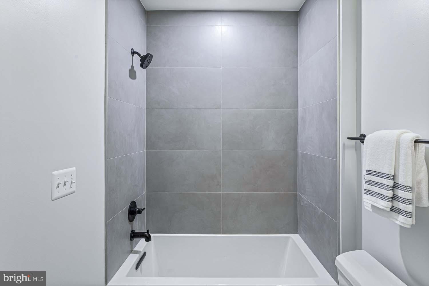 2525 Pennsylvania AVENUE NW Unit: 304