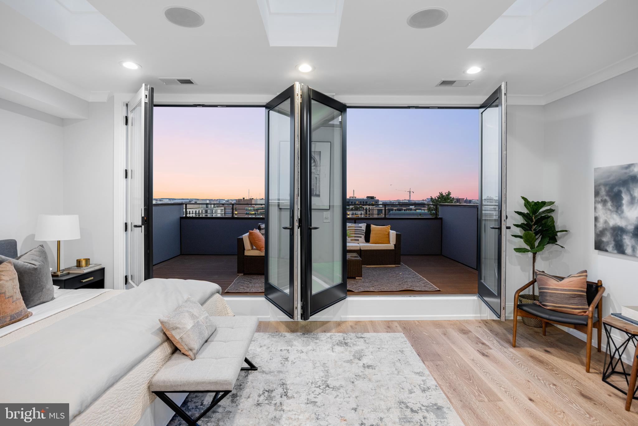 1444 Belmont St St NW Unit: 302