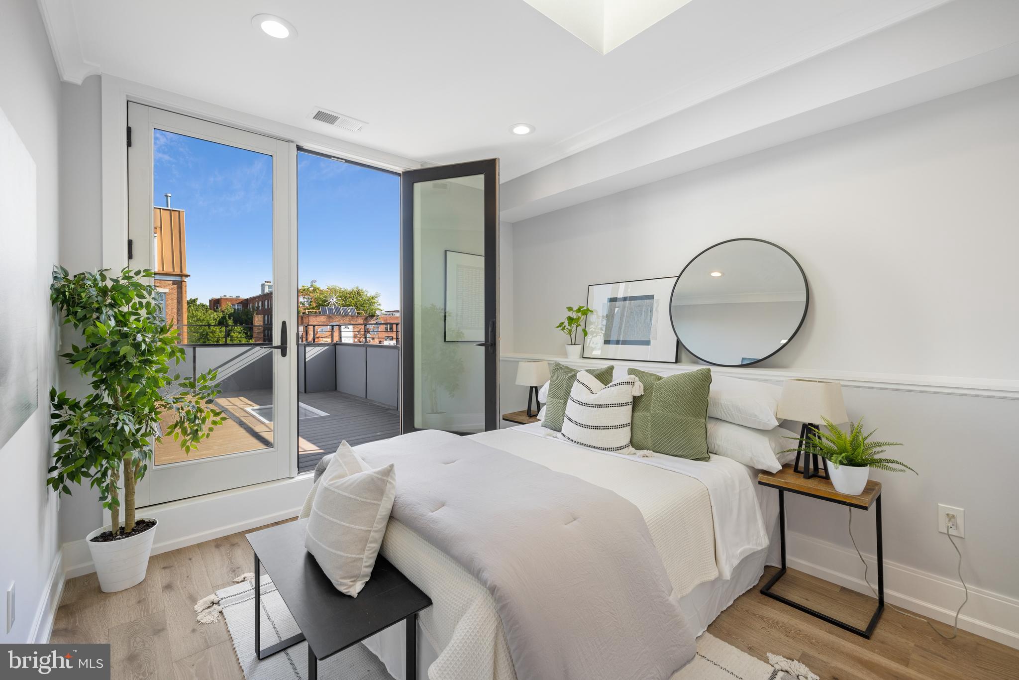 1444 Belmont St St NW Unit: 302