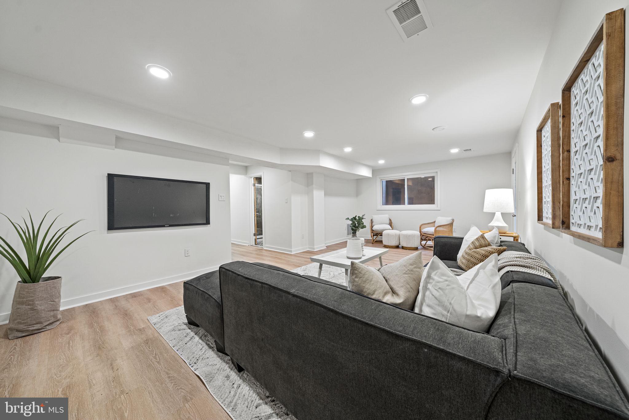 1943 TULIP STREET NW