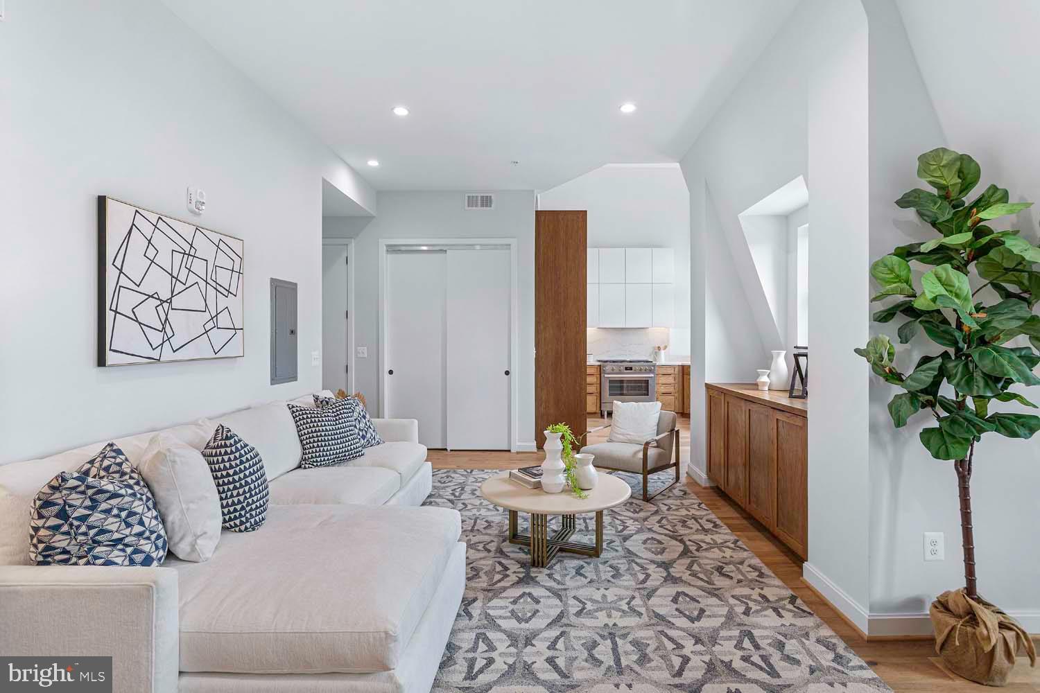 2525 Pennsylvania AVENUE NW Unit: PH 504