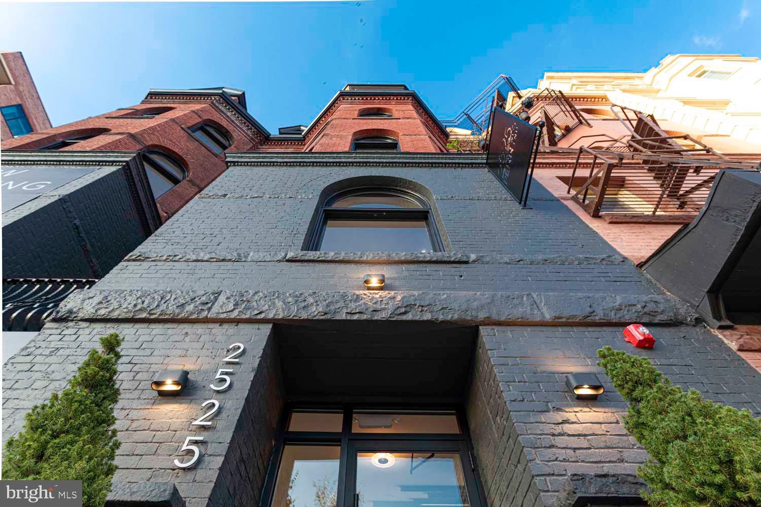 2525 Pennsylvania AVENUE NW Unit: PH 504