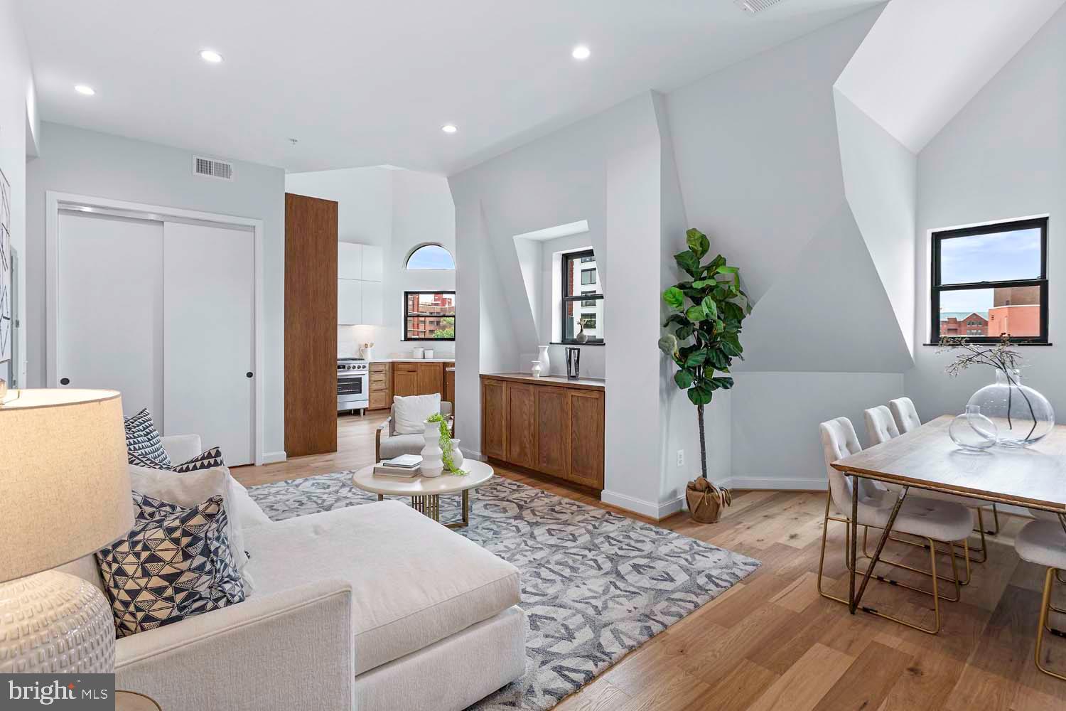 2525 Pennsylvania AVENUE NW Unit: PH 504
