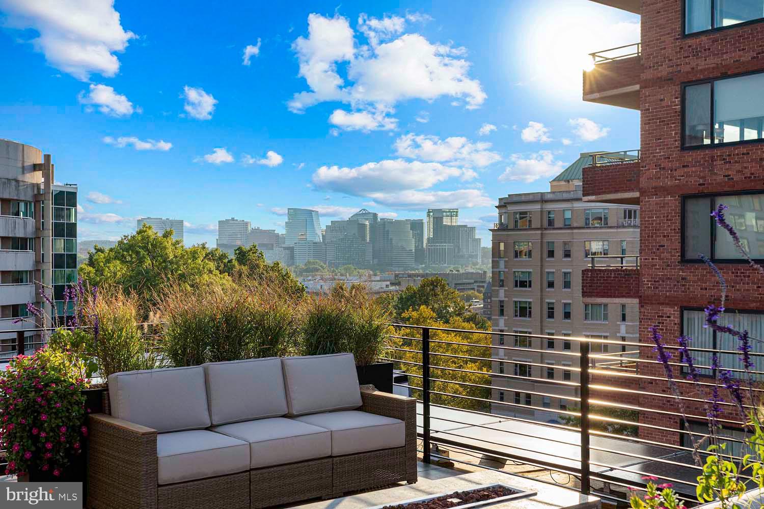 2525 Pennsylvania AVENUE NW Unit: PH 504