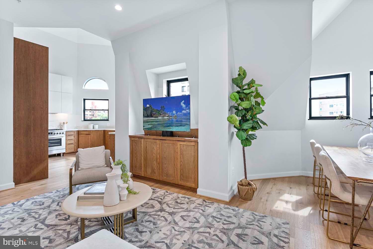 2525 Pennsylvania AVENUE NW Unit: PH 504
