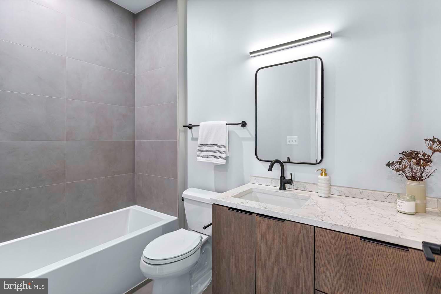 2525 Pennsylvania AVENUE NW Unit: PH 504
