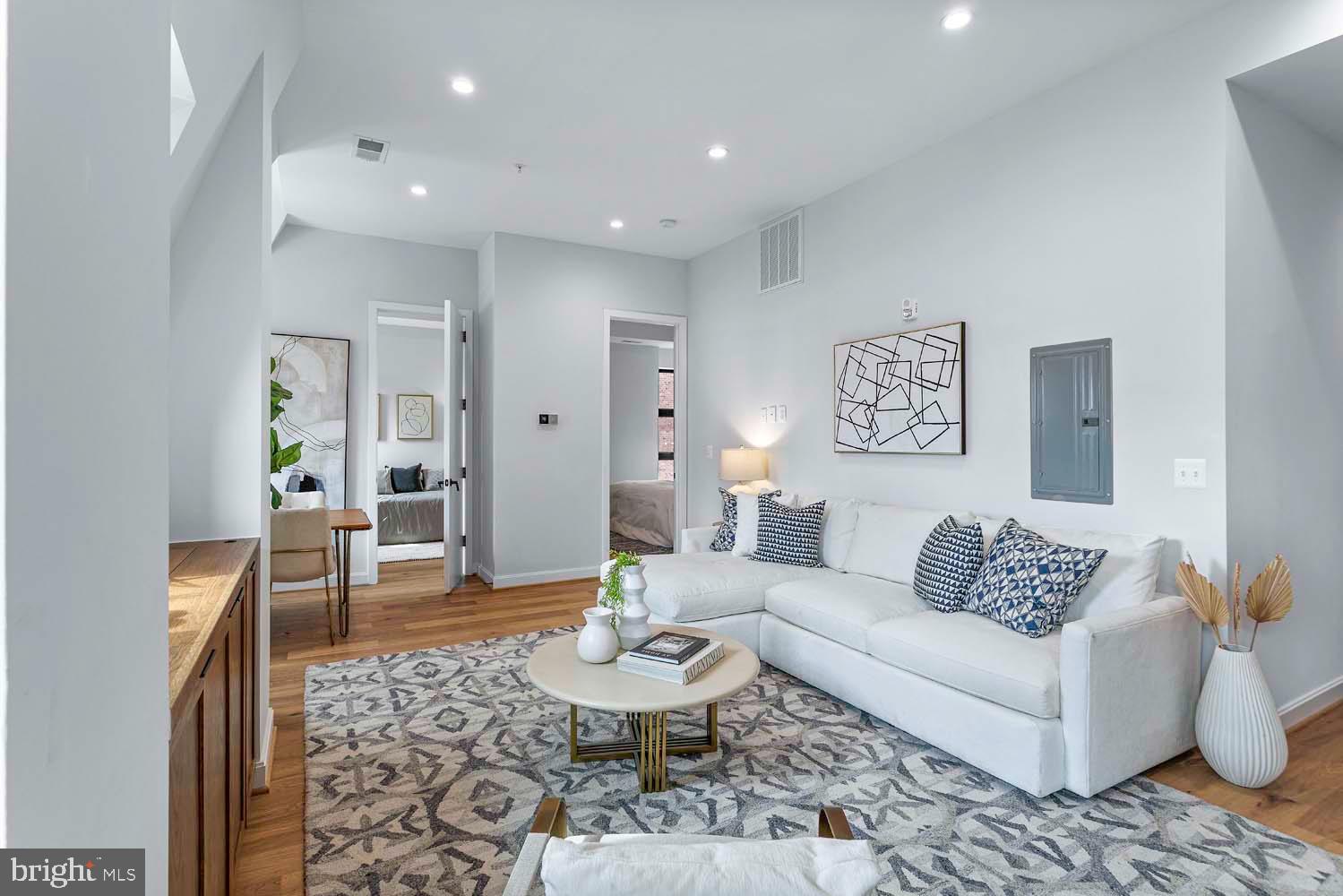 2525 Pennsylvania AVENUE NW Unit: PH 504
