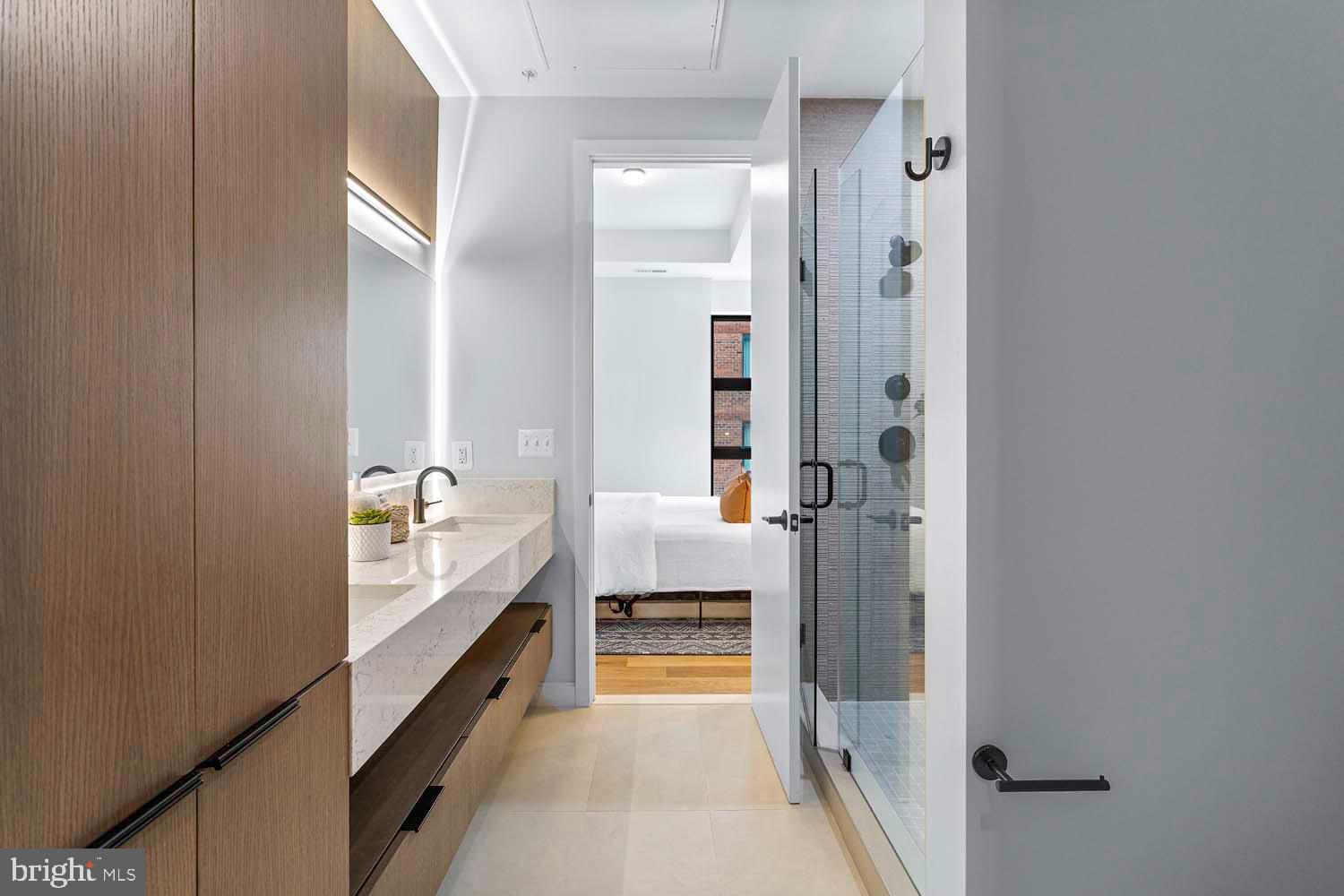 2525 Pennsylvania AVENUE NW Unit: PH 504