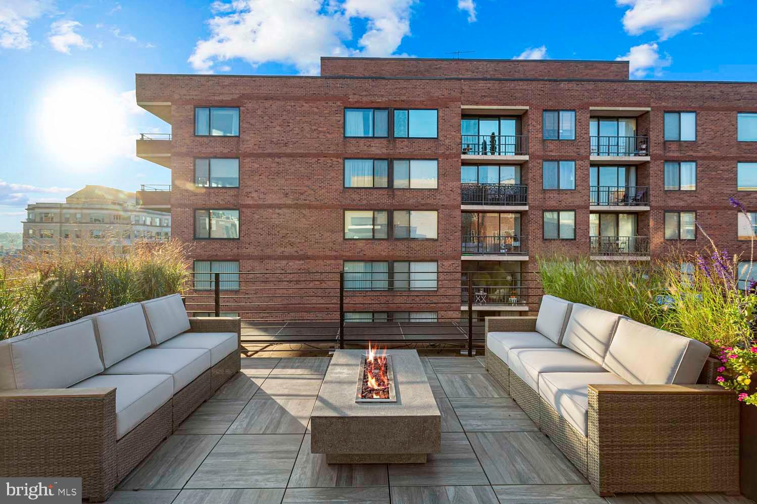 2525 Pennsylvania AVENUE NW Unit: PH 504