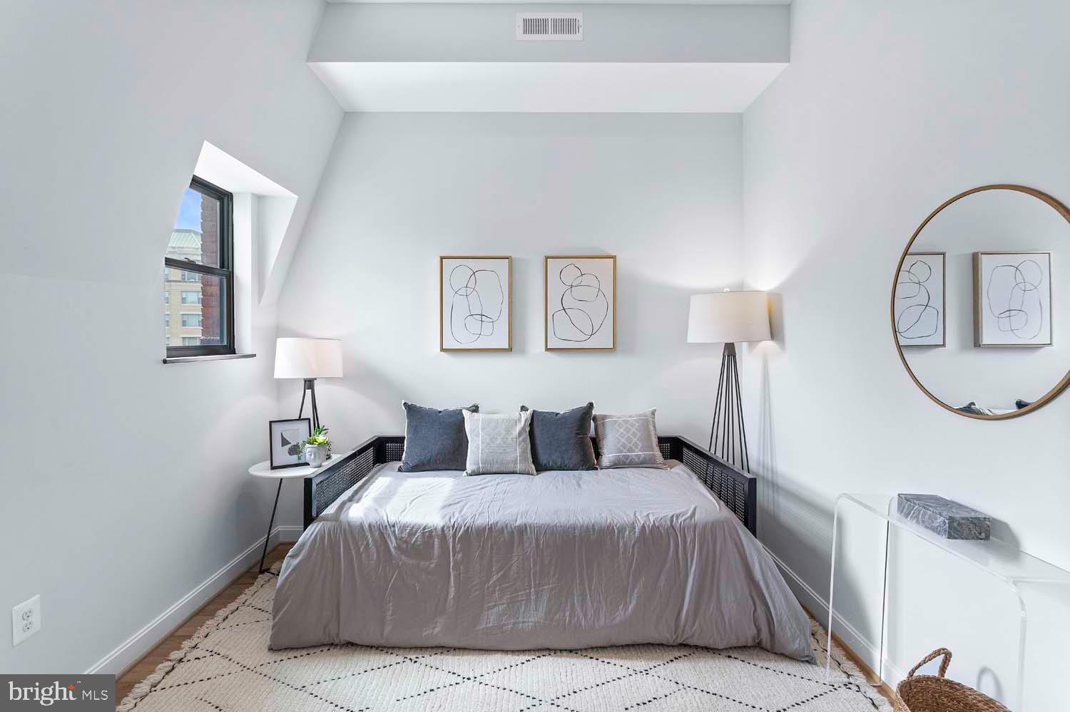 2525 Pennsylvania AVENUE NW Unit: PH 504