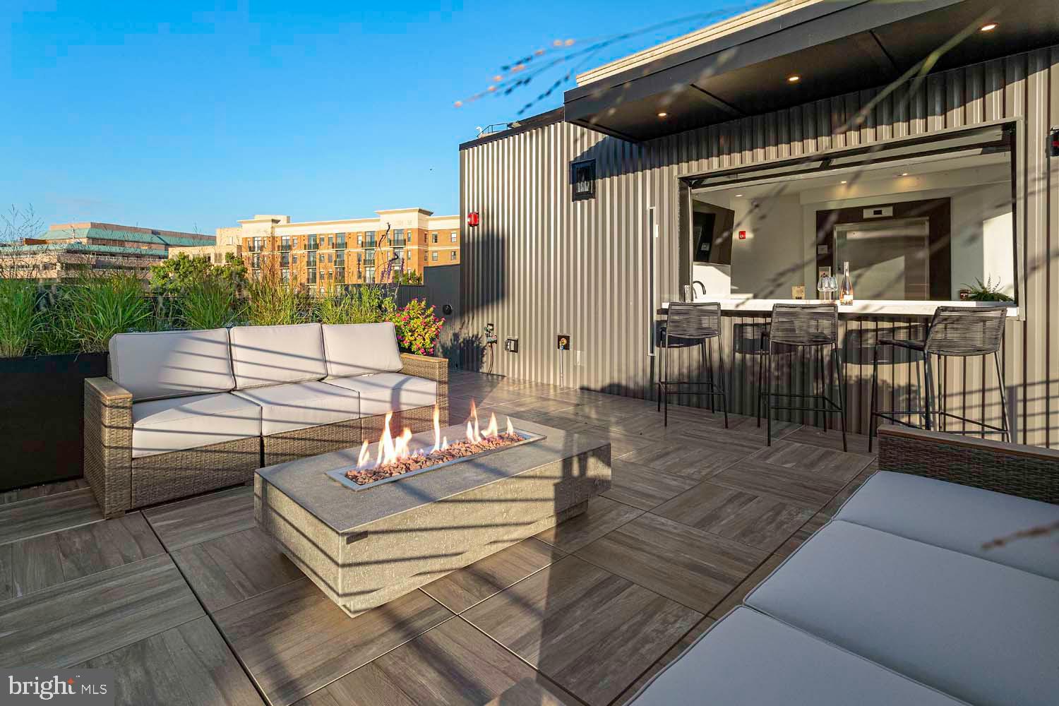 2525 Pennsylvania AVENUE NW Unit: PH 504