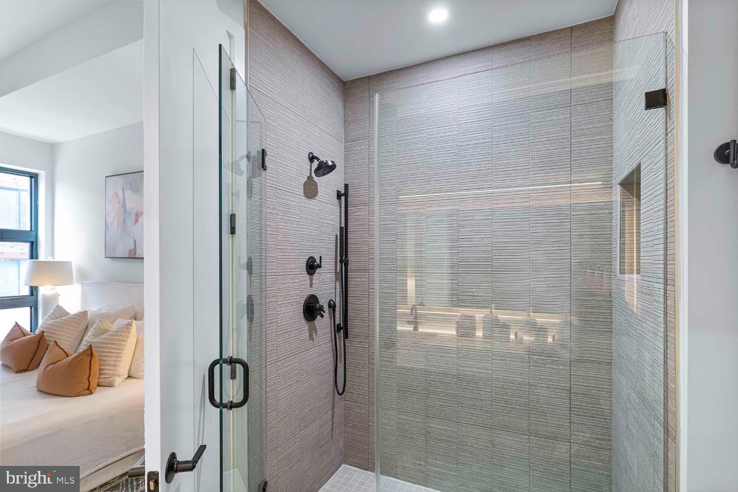 2525 Pennsylvania AVENUE NW Unit: PH 504