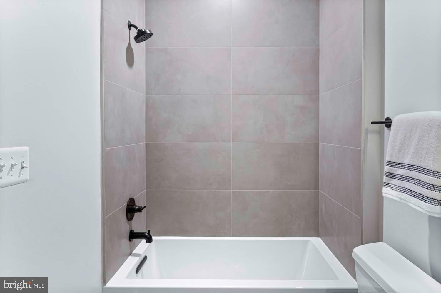 2525 Pennsylvania AVENUE NW Unit: PH 504