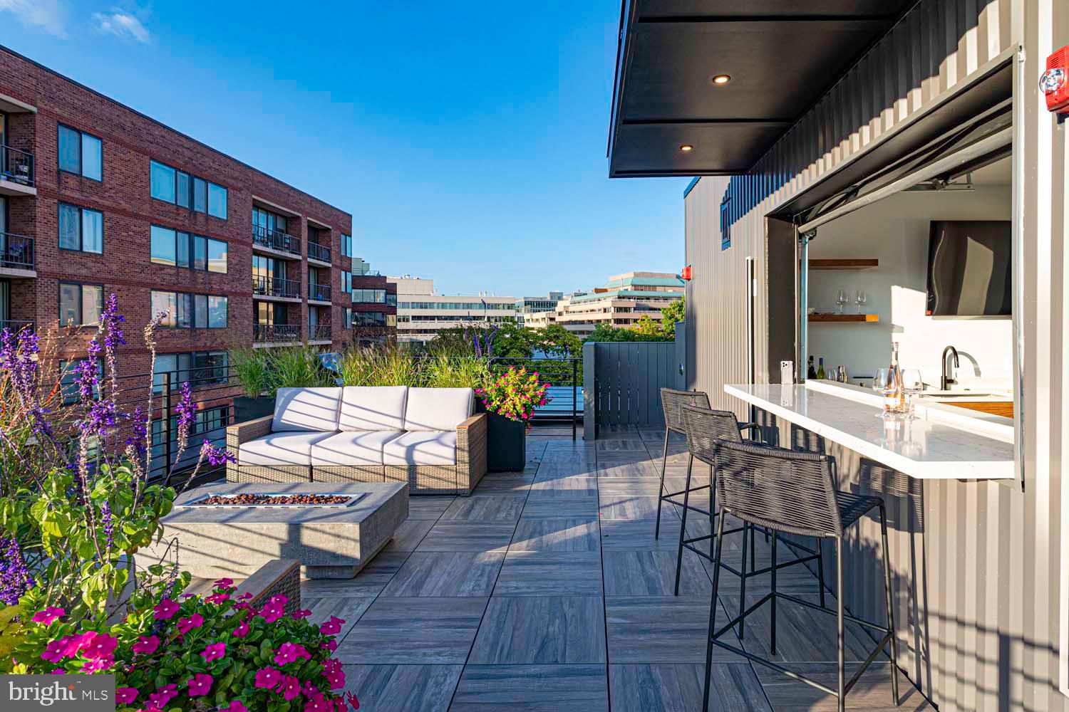 2525 Pennsylvania AVENUE NW Unit: PH 504
