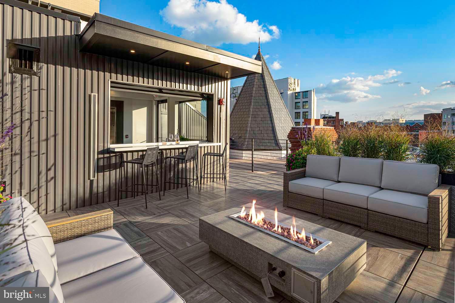2525 Pennsylvania AVENUE NW Unit: PH 504