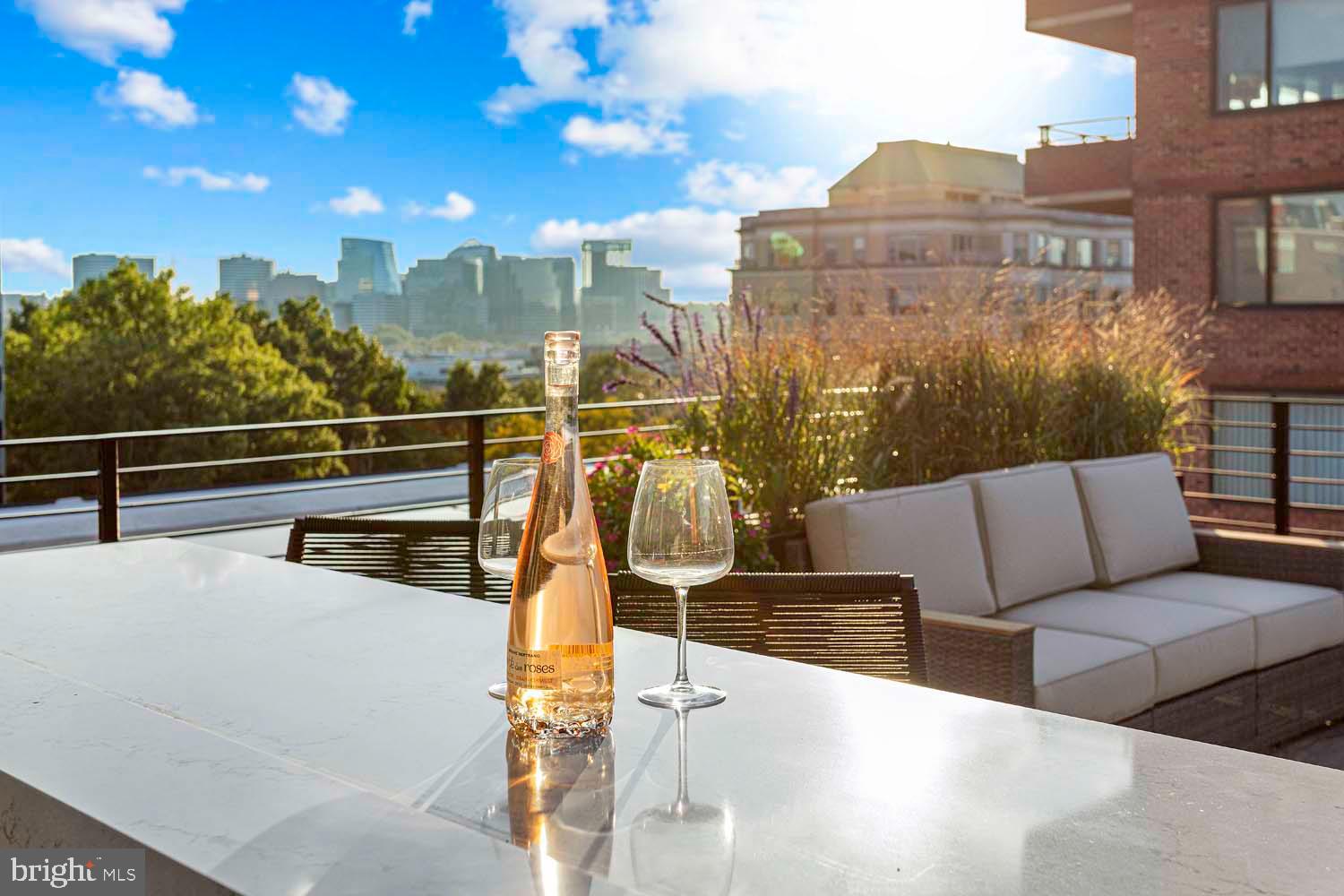 2525 Pennsylvania AVENUE NW Unit: PH 504