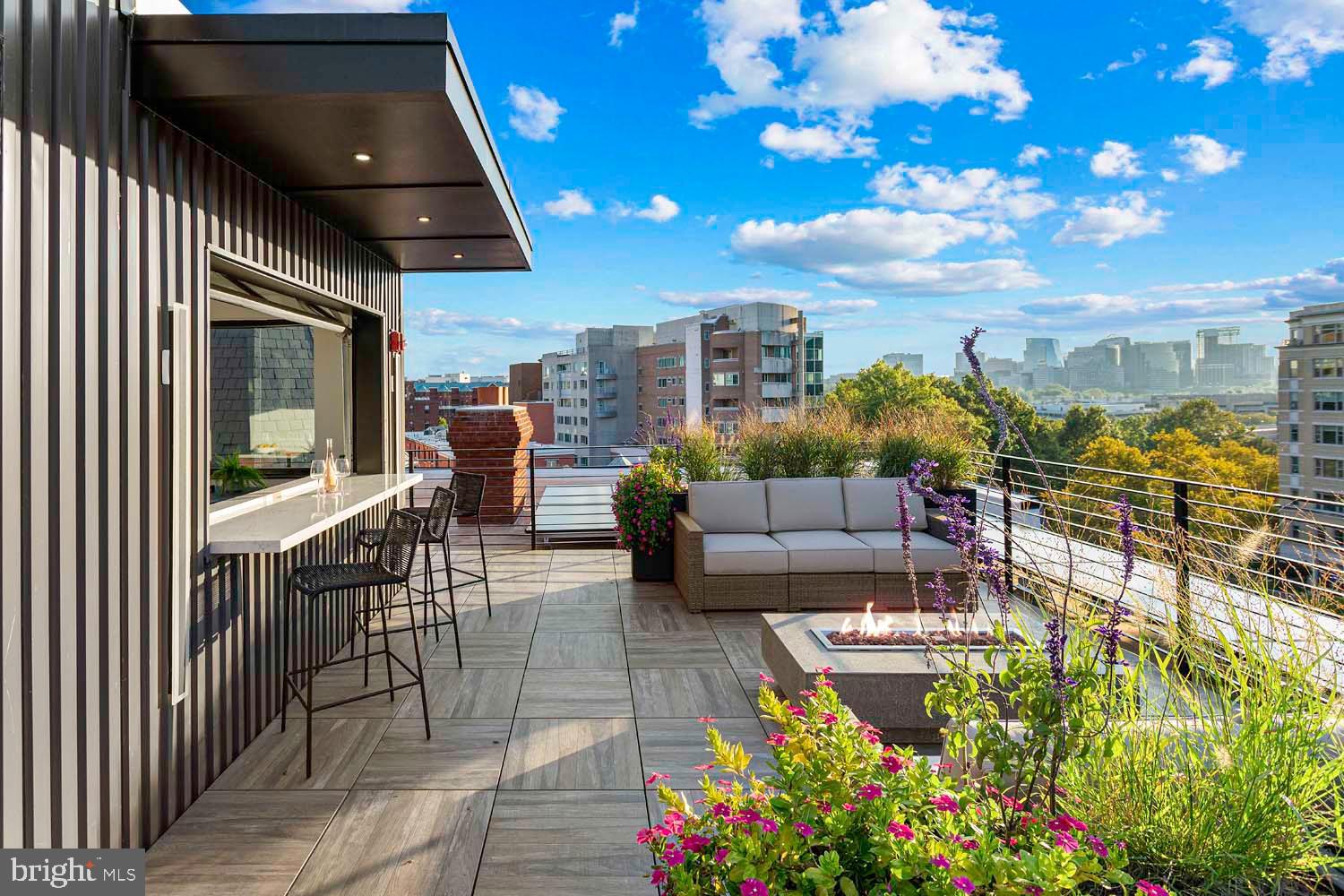 2525 Pennsylvania AVENUE NW Unit: PH 504