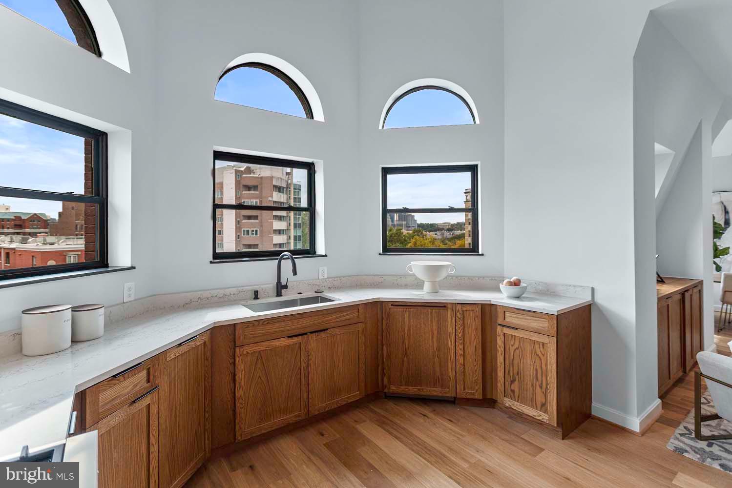 2525 Pennsylvania AVENUE NW Unit: PH 504