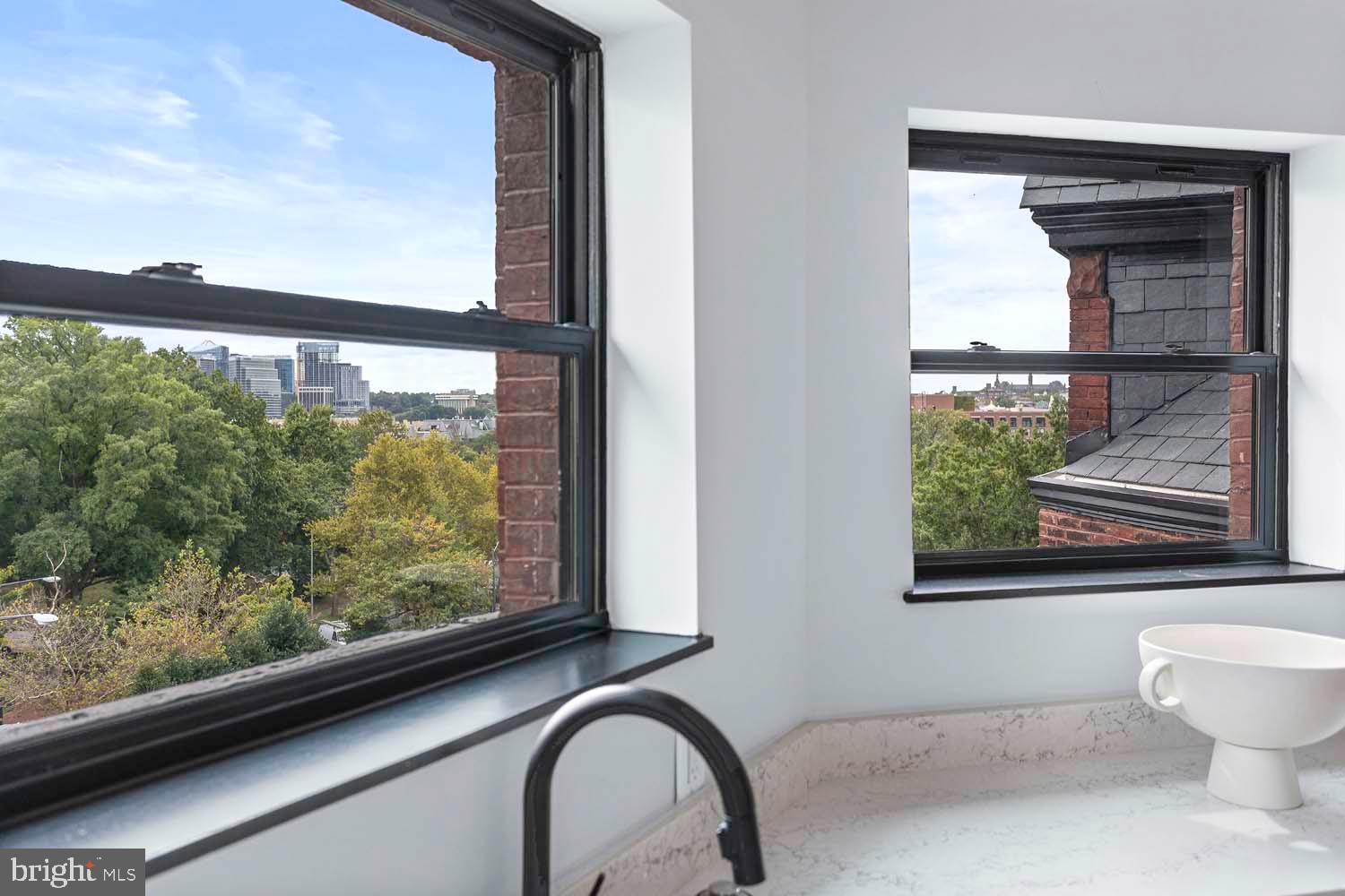 2525 Pennsylvania AVENUE NW Unit: PH 504