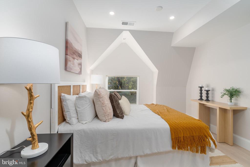 1708 16th STREET NW Unit: 5