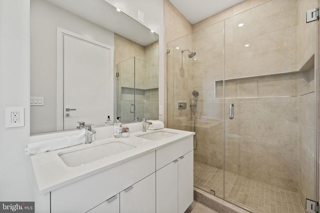 1708 16th STREET NW Unit: 5