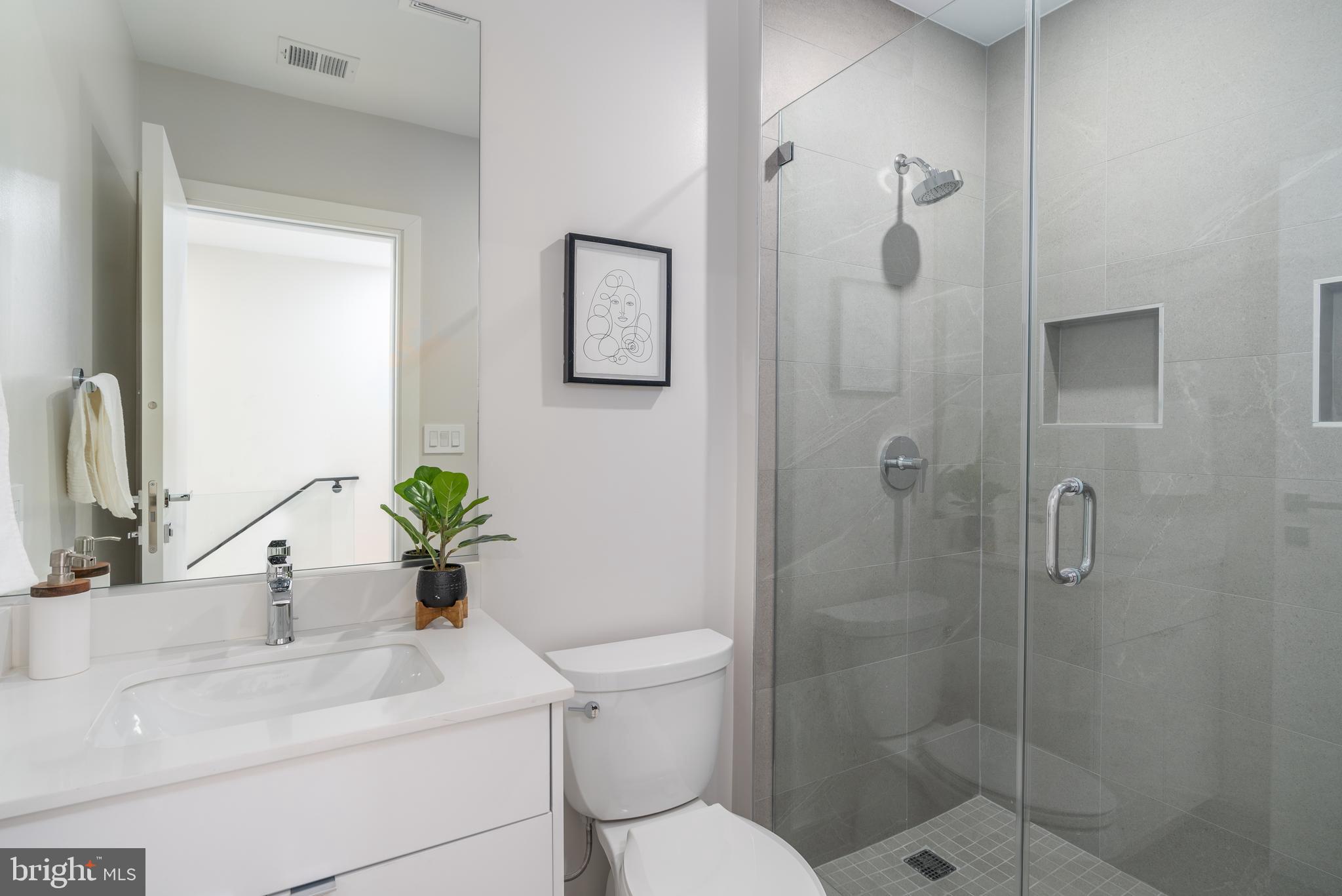 1708 16th STREET NW Unit: 5