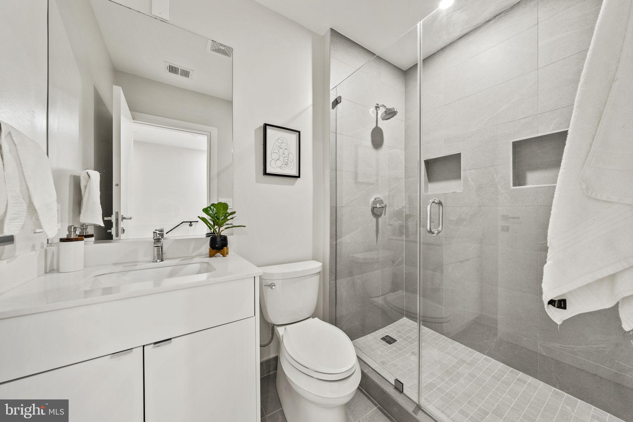 1708 16th STREET NW Unit: 5