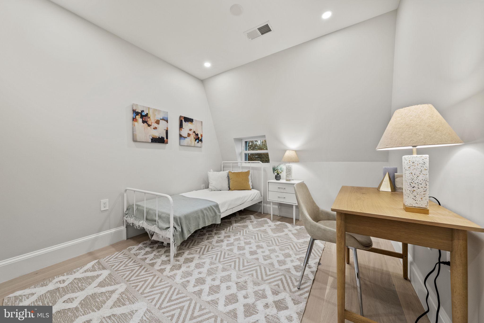 1708 16th STREET NW Unit: 5
