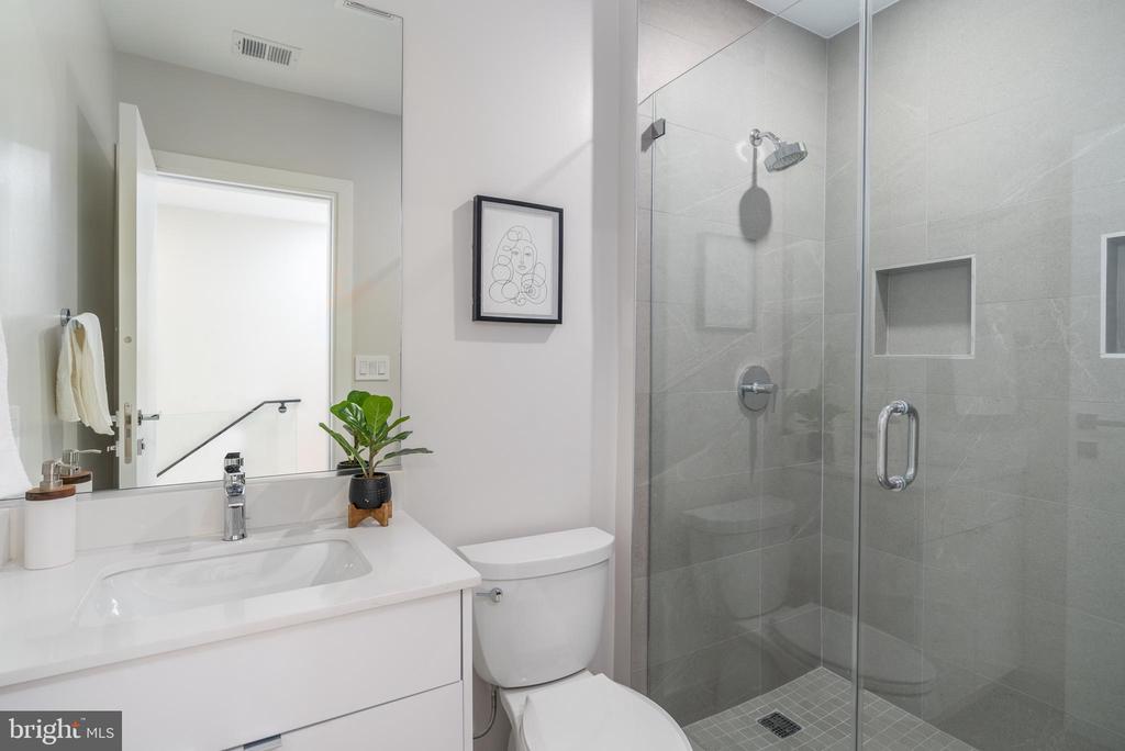 1708 16th STREET NW Unit: 5