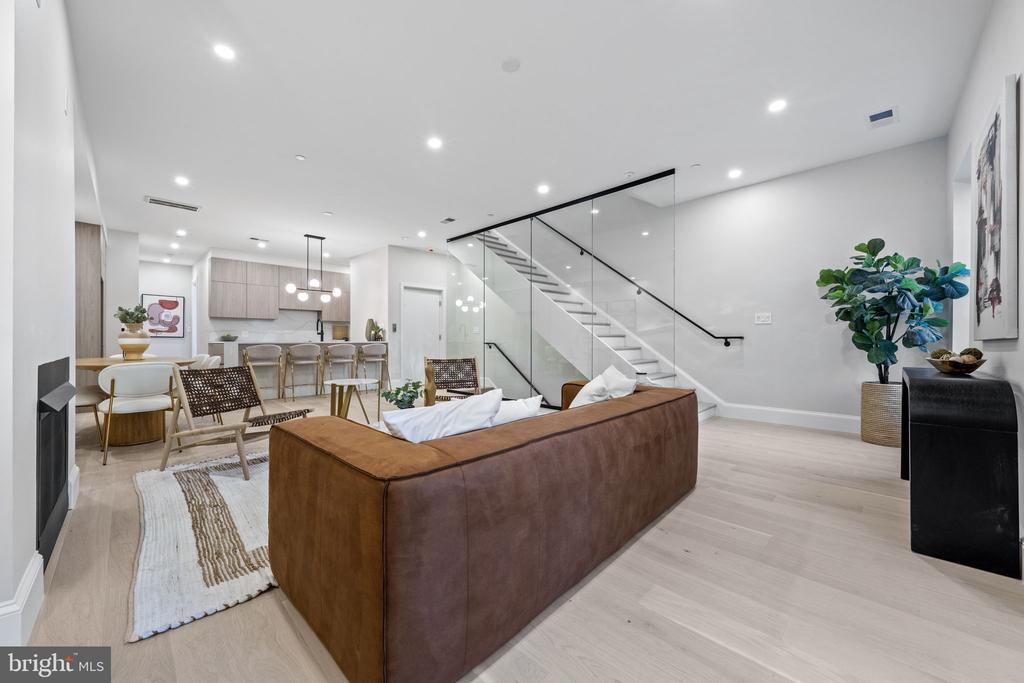 1708 16th STREET NW Unit: 5