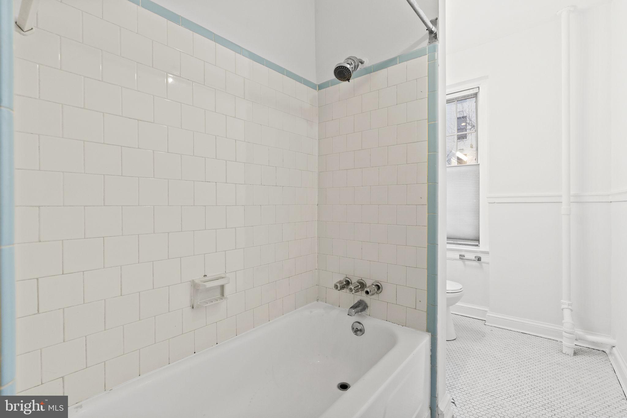 2227 20th Street NW Unit: 302