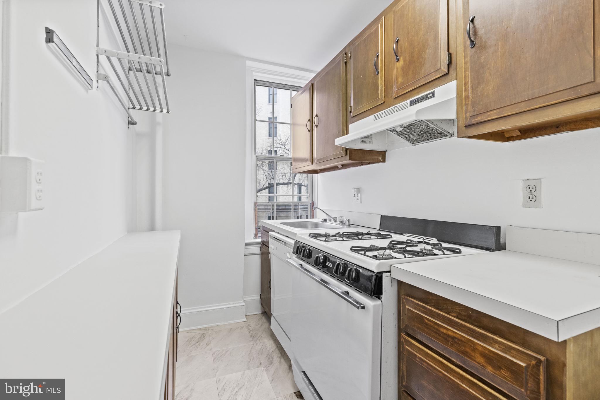 2227 20th Street NW Unit: 302