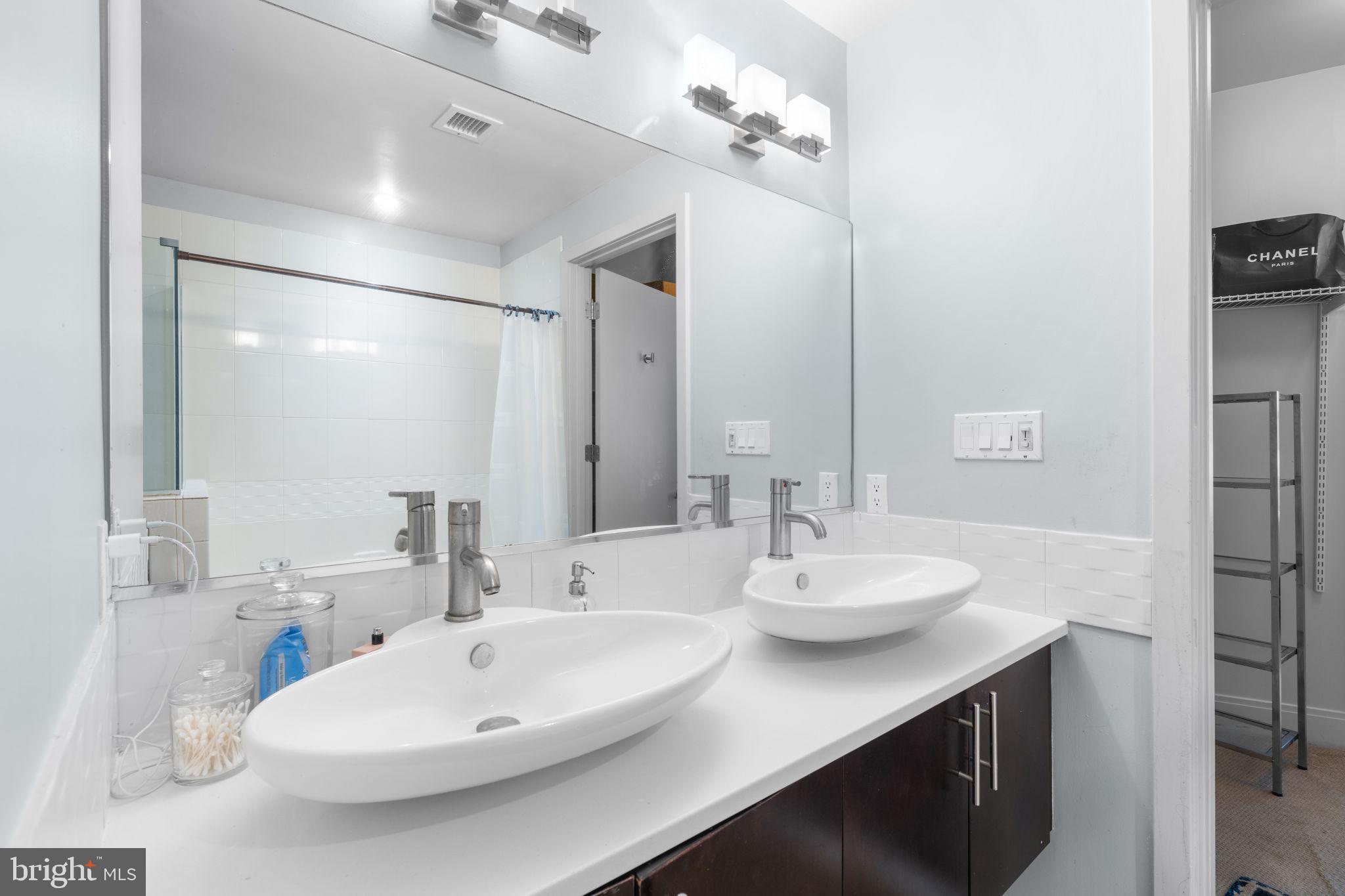 929 Florida Avenue NW Unit: 1006